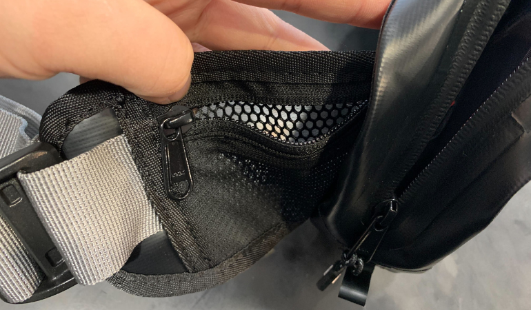 EXPLORER WAIST BAG 1.8Lはどんなバッグ？収納力と使い勝手を解説